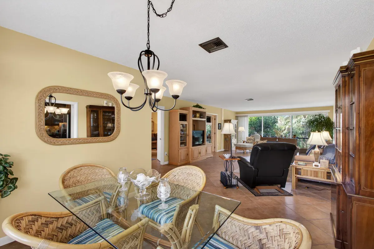 Dining & Living at 17 SE Turtle Creek Drive D, Jupiter