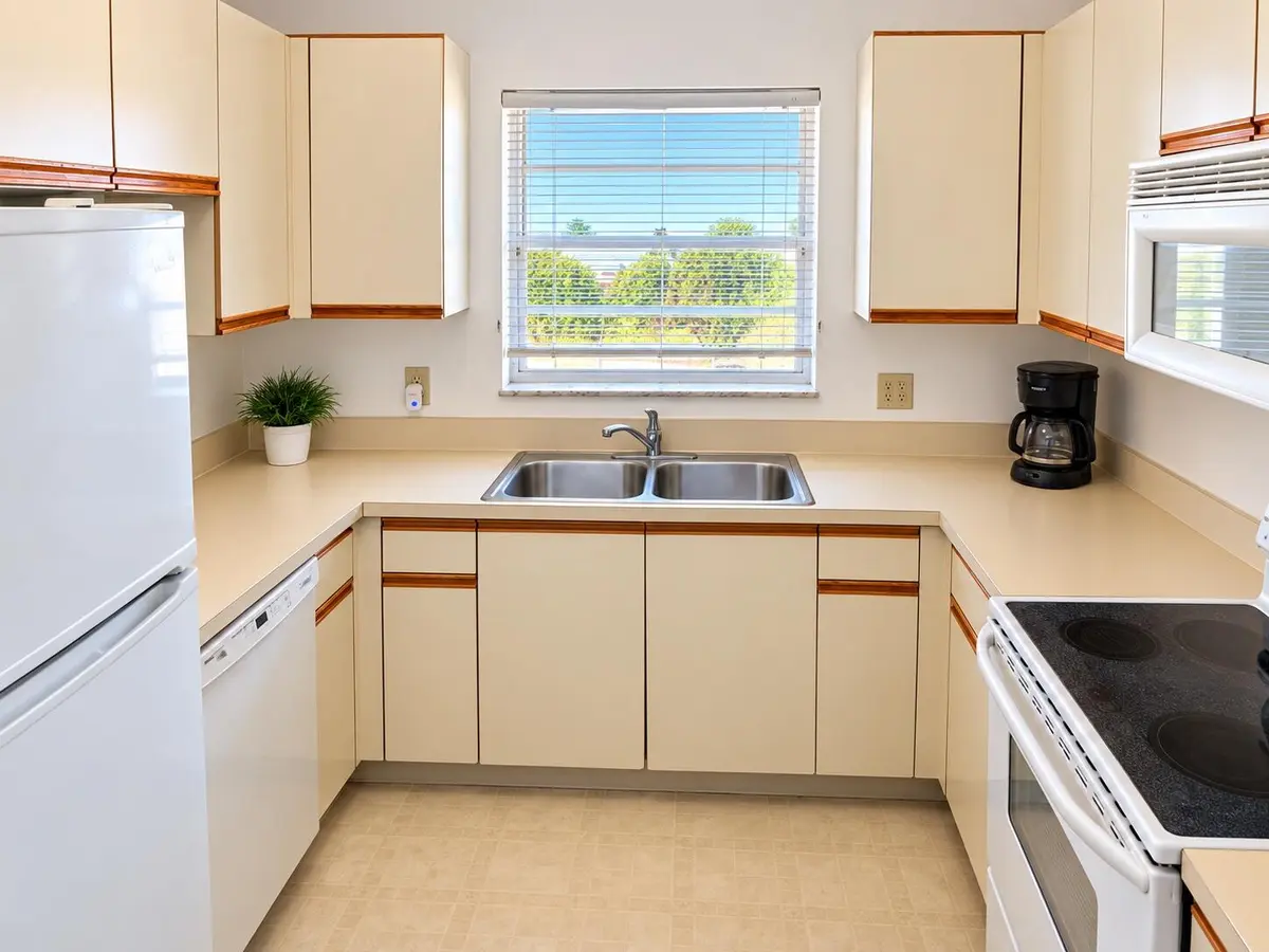 Kitchen at 10 LAKE VISTA Trail 206, Port St. Lucie