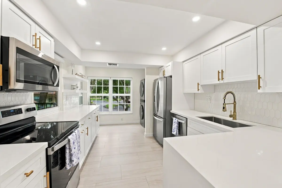 57_039__jjl6648 at 2121 S Ocean Boulevard 106, Lauderdale-By-The-Sea