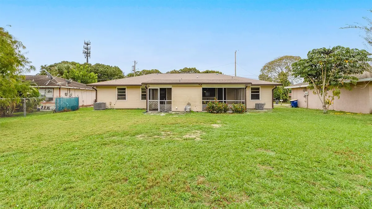 604 ROSELYN Avenue A, Fort Pierce, FL – photo 4