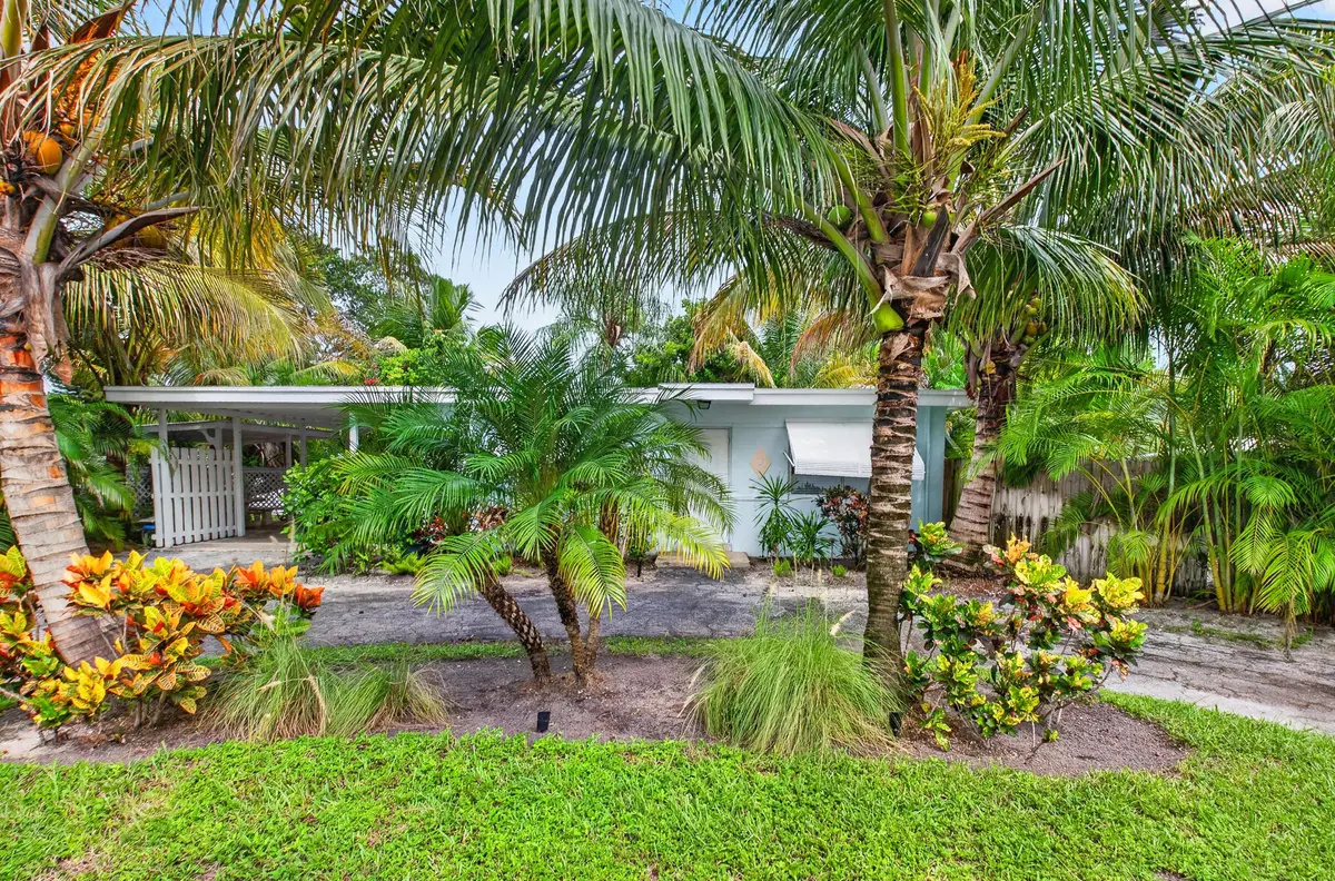 front of house 3 at 402 SE 1st Street, Boynton Beach