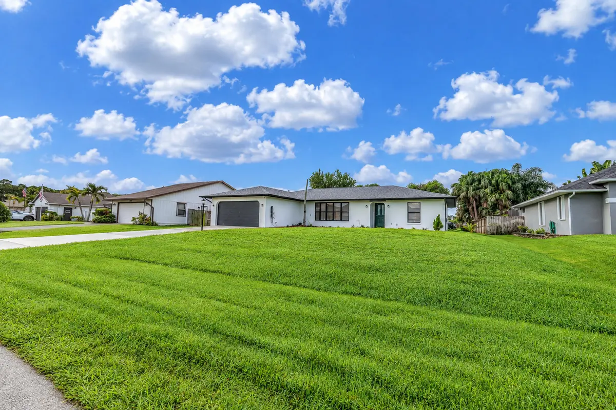 Front of house at 974 SE Brookedge Avenue, Port St. Lucie