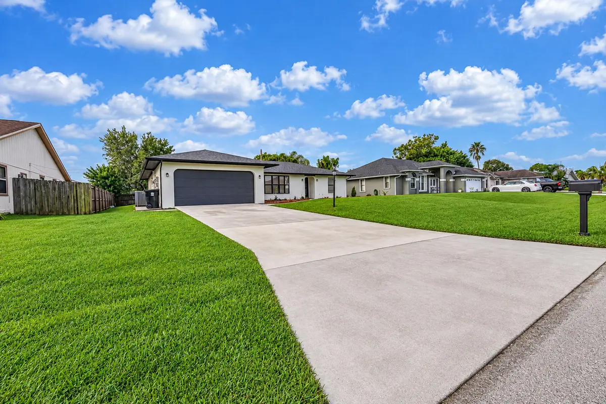 Front of house at 974 SE Brookedge Avenue, Port St. Lucie