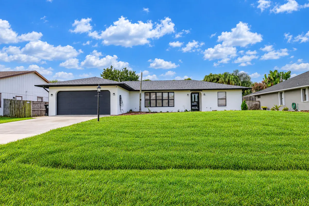 Front of house at 974 SE Brookedge Avenue, Port St. Lucie