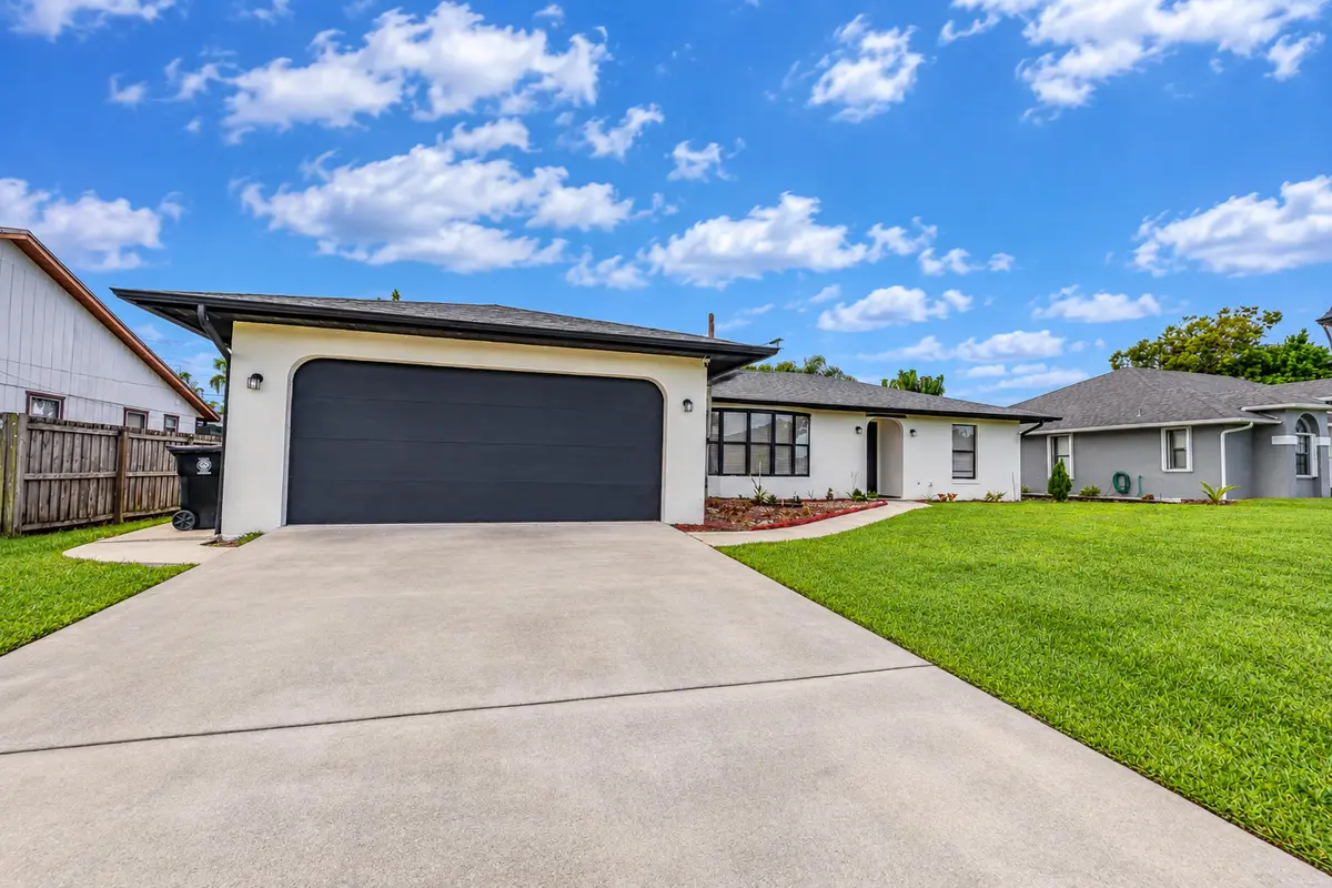Front of house at 974 SE Brookedge Avenue, Port St. Lucie