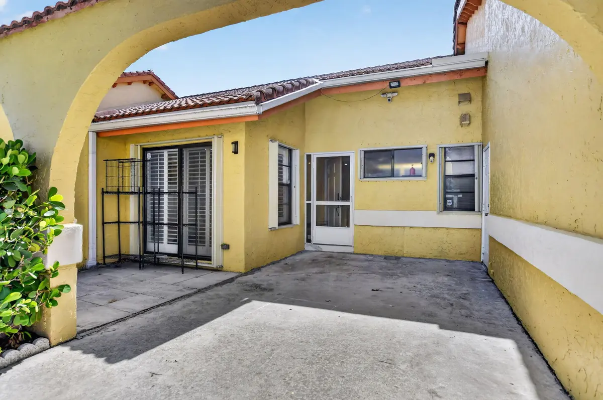 4-web-or-mls-DSC_5344 at 4460 NE 5th Avenue, Boca Raton
