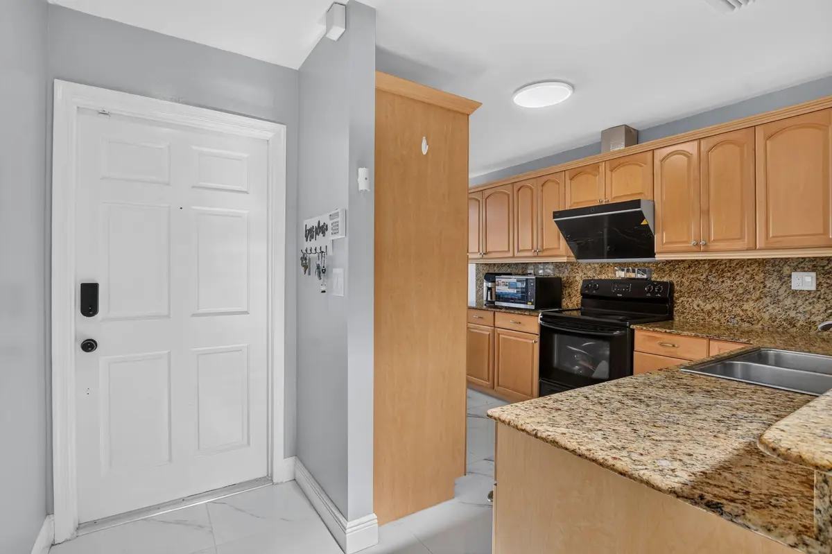 7-web-or-mls-DSC_5149 at 4460 NE 5th Avenue, Boca Raton