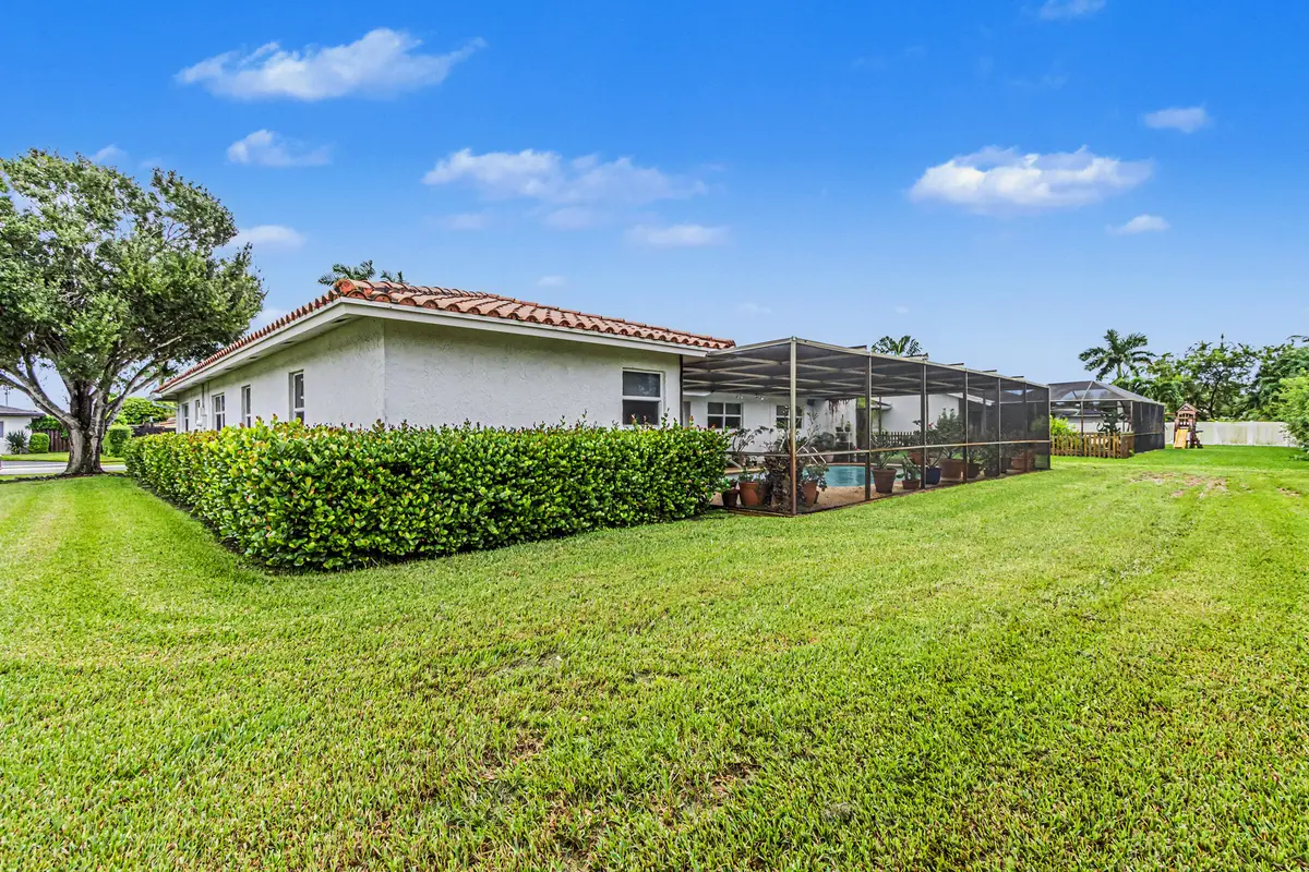 415-7 at 415 SAILBOAT Circle, Weston