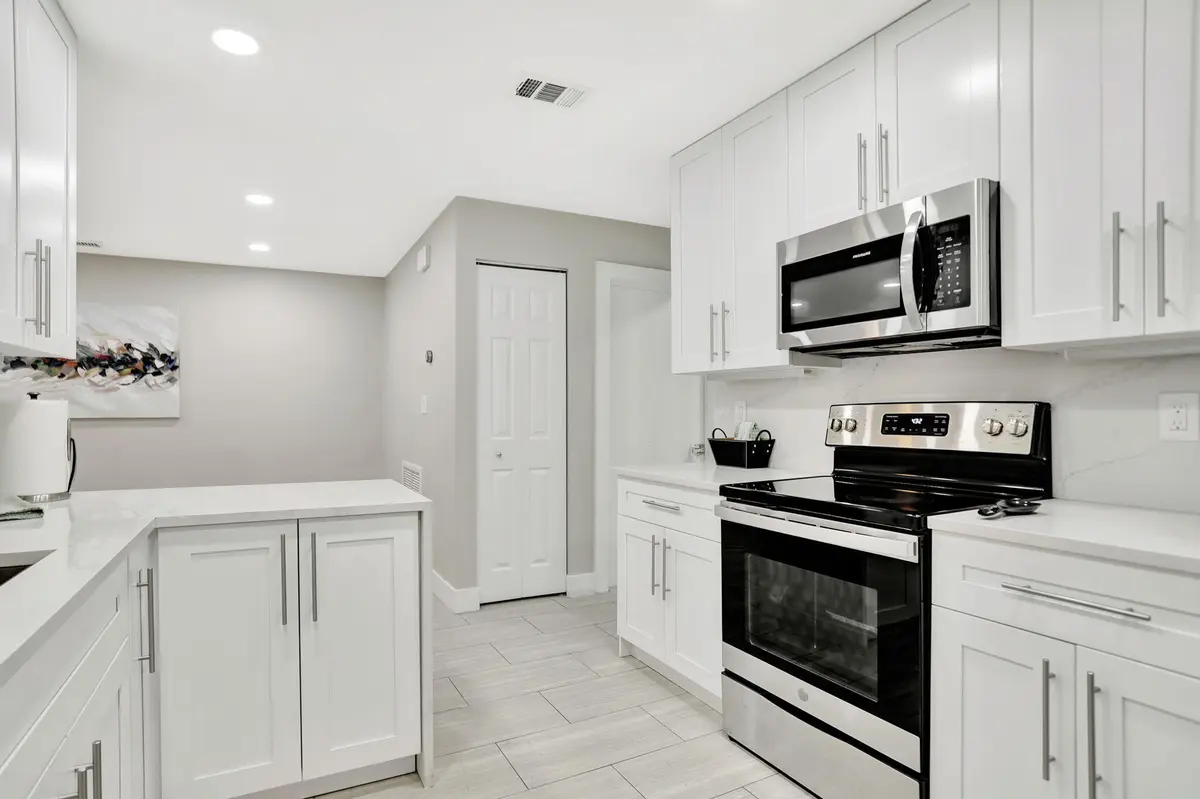 13-web-or-mls-001L3806 at 1035 NW 5TH Avenue, Boca Raton
