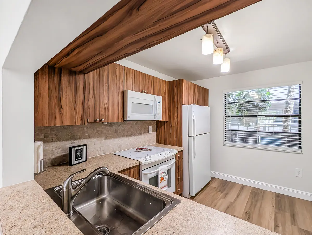 ABC01206 - Copy - Copy - Copy at 900 Colony Point Circle 205, Pembroke Pines
