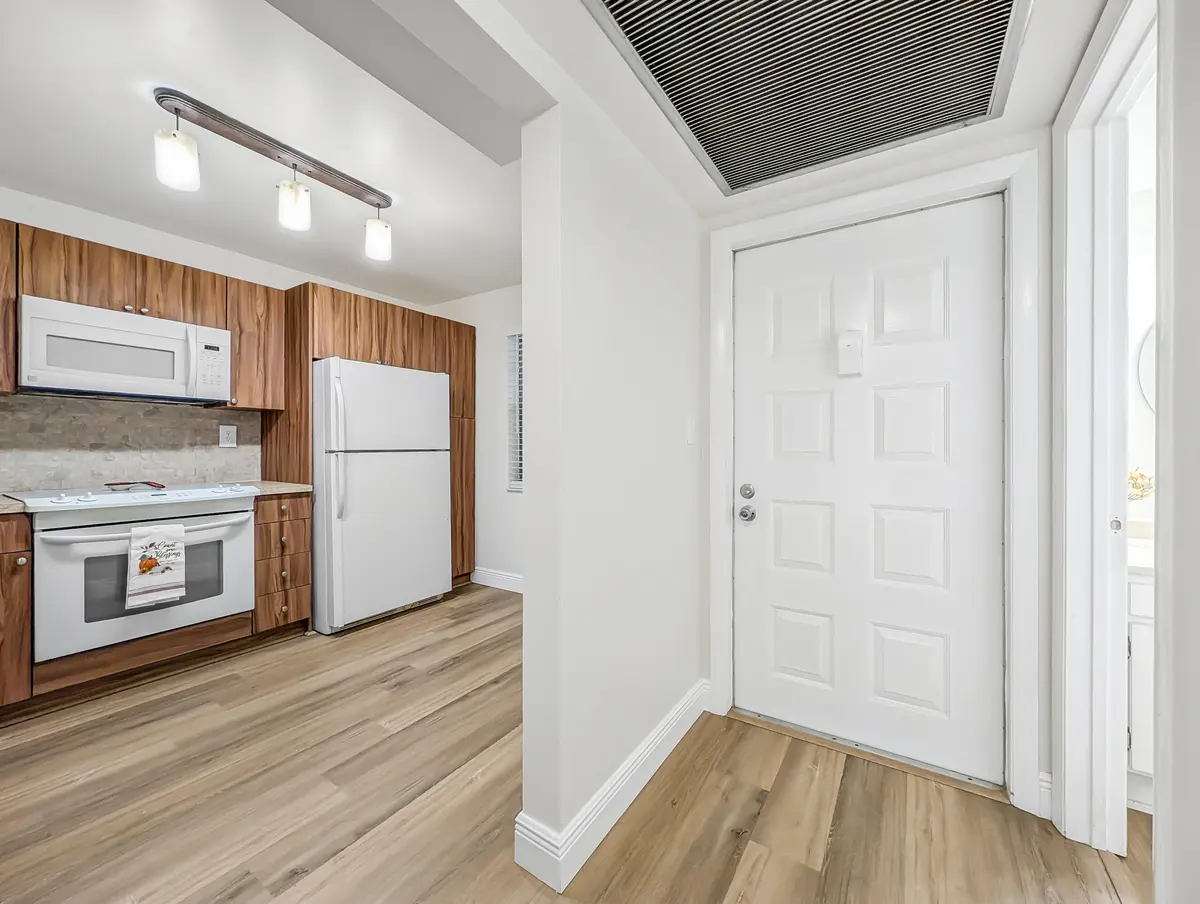 ABC01212 - Copy - Copy - Copy at 900 Colony Point Circle 205, Pembroke Pines