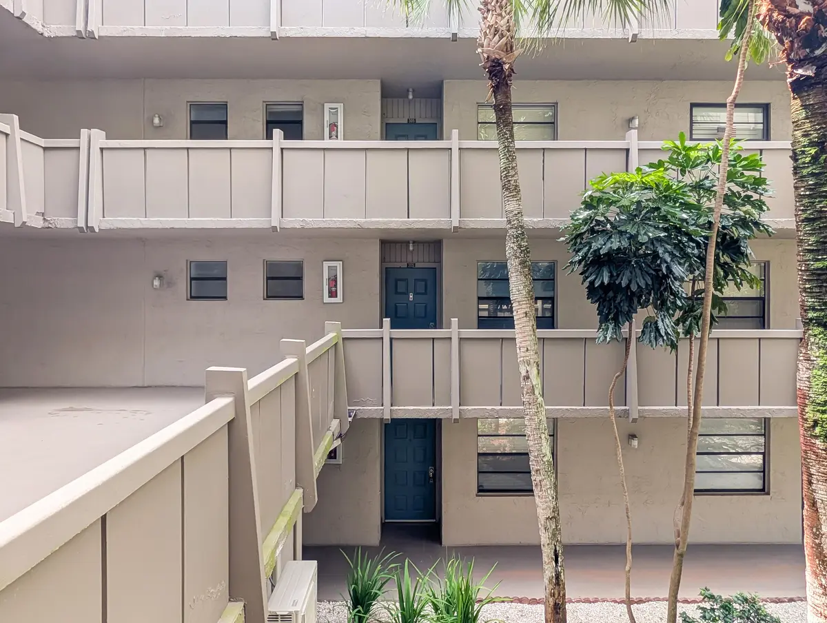 ABC01260 - Copy at 900 Colony Point Circle 205, Pembroke Pines