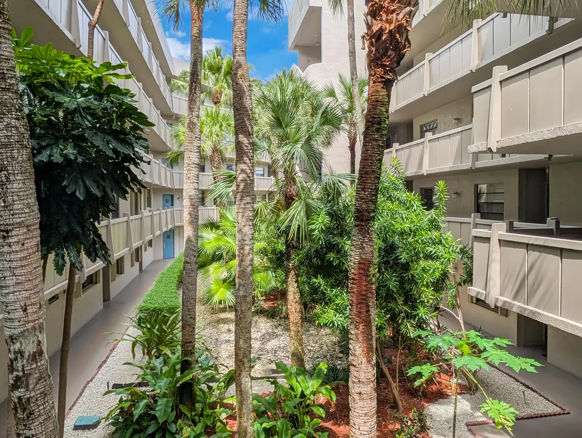 ABC01262 - Copy at 900 Colony Point Circle 205, Pembroke Pines