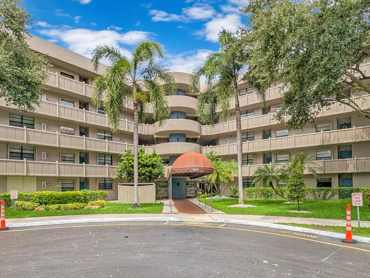 ABC01266 - Copy at 900 Colony Point Circle 205, Pembroke Pines