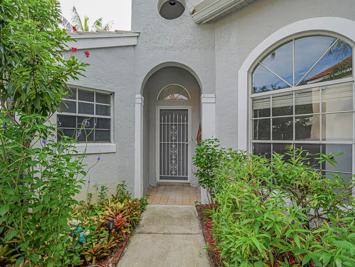 Front at 2075 SW AUGUSTA Trace, Palm City