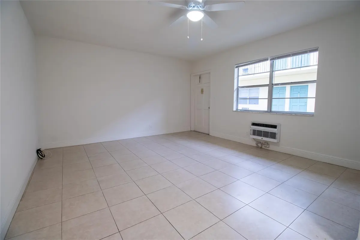 Photo 4 at 2537 LINCOLN Street #3, Hollywood
