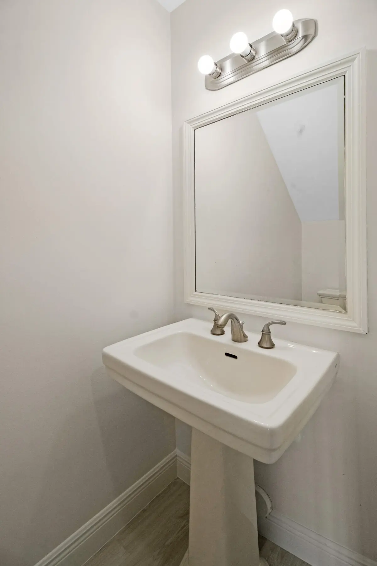 8_accutour_690 se 23rd ave apt 3 -010 at 690 SE 23rd Avenue 3, Pompano Beach