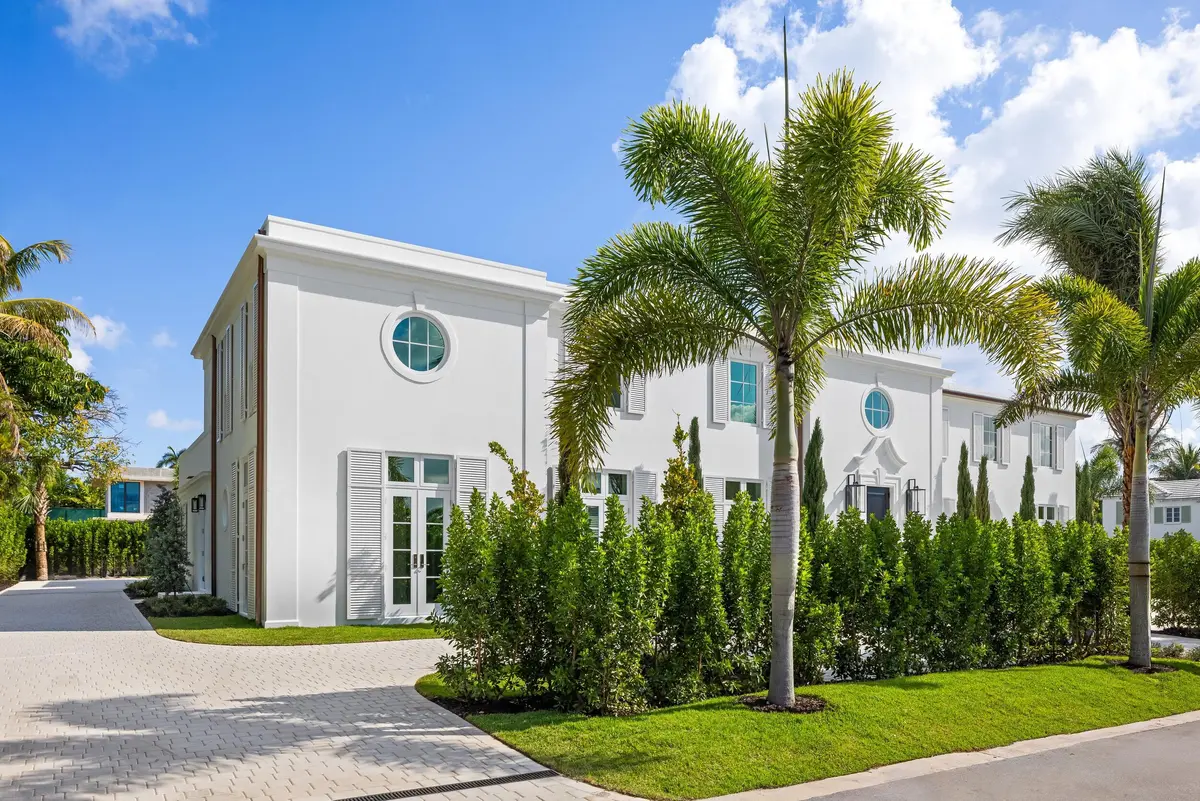 Entrance to Side at 301 Plantation Road, Palm Beach