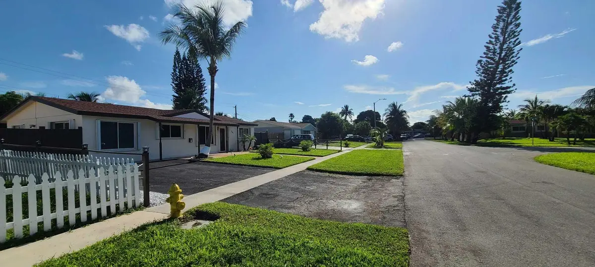 361 NW 42nd Street, Deerfield Beach, FL – photo 5