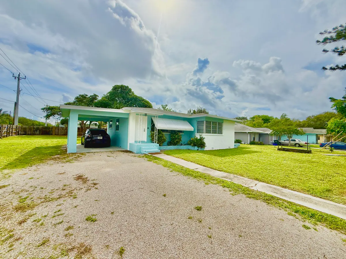 front at 355 NW 8th Avenue, Delray Beach
