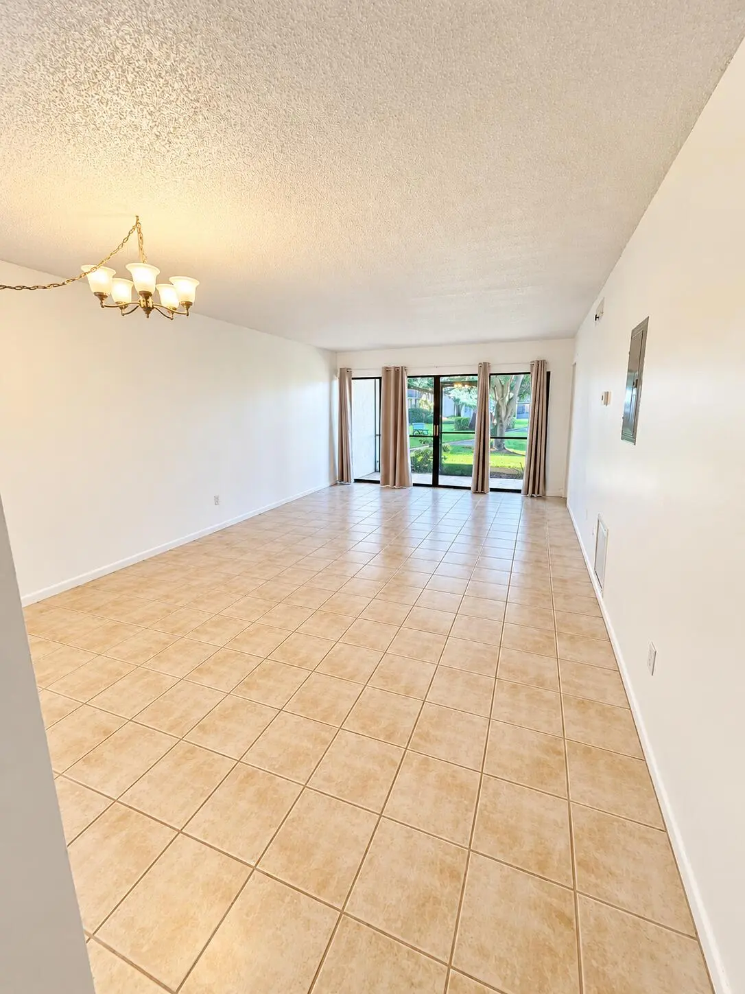 18e7c2c6-23db-40e2-b13b-8688359c8bb1 at 2050 OLEANDER Boulevard 7-104, Fort Pierce