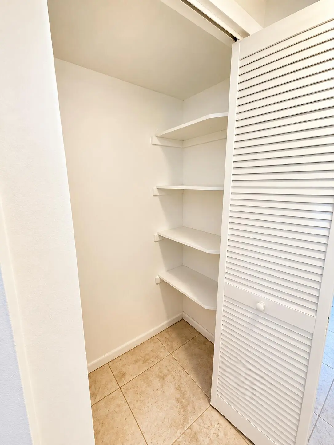 1e9e962c-0078-4d76-8d34-ddce6b33535c at 2050 OLEANDER Boulevard 7-104, Fort Pierce