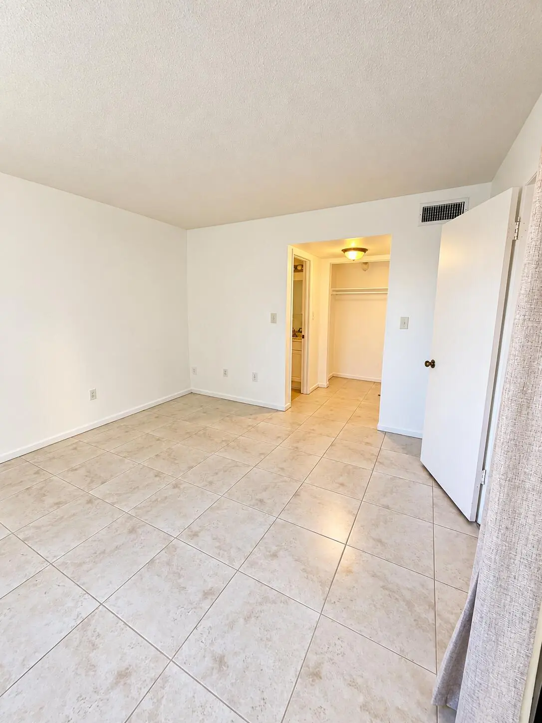 74e27b1f-1634-4b1f-beff-8f9dfa46366a at 2050 OLEANDER Boulevard 7-104, Fort Pierce
