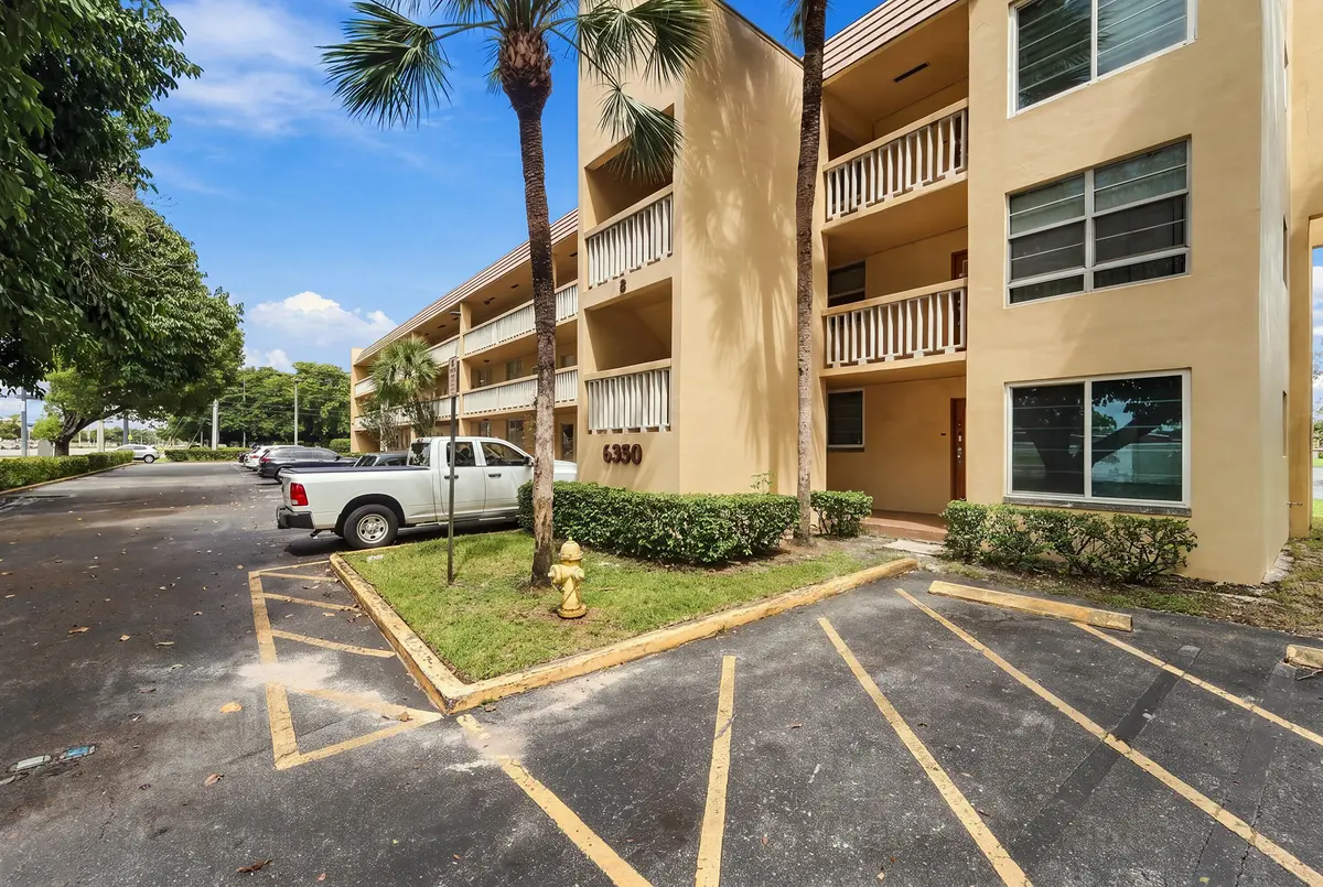 03_dsc02305_reedit_805a96a5 at 6350 NW 62ND Street 212, Tamarac