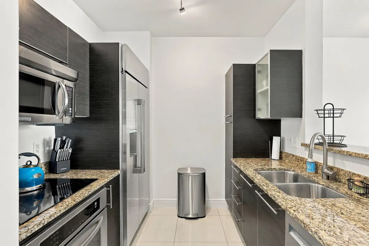 South Tower #521 at 550 OKEECHOBEE Boulevard 521, West Palm Beach