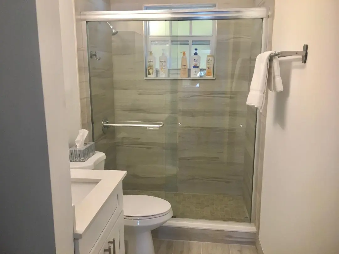 unit c bathroom at 407 S LAKESIDE Drive C, Lake Worth Beach
