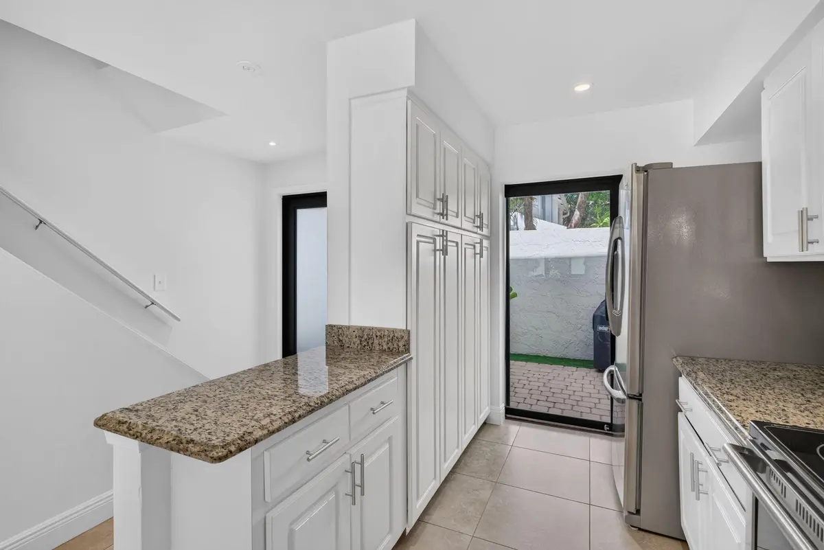 10-web-or-mls-_A7A7431 at 547 NE 7th Avenue, Fort Lauderdale