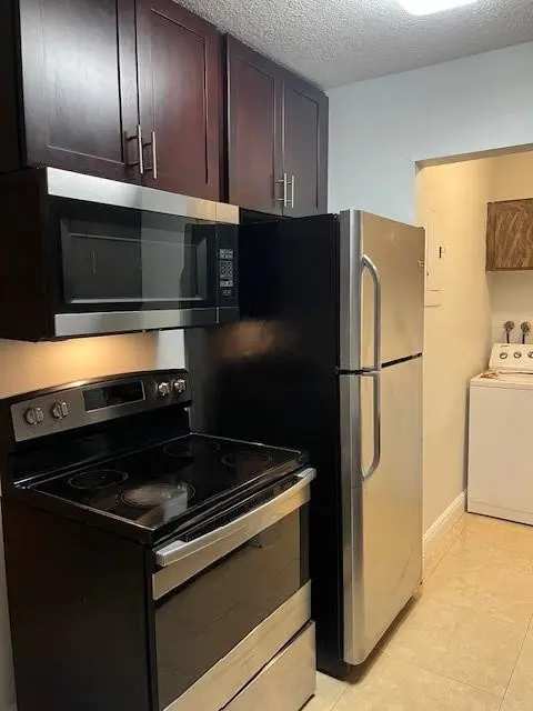 Photo 8 at 1505 N 57th Terrace, Hollywood