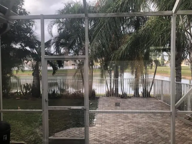 147 Kensington Way, Royal Palm Beach, FL – photo 2