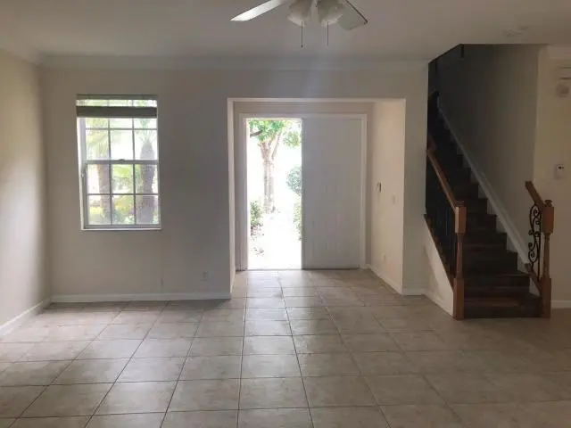 147 Kensington Way, Royal Palm Beach, FL – photo 4