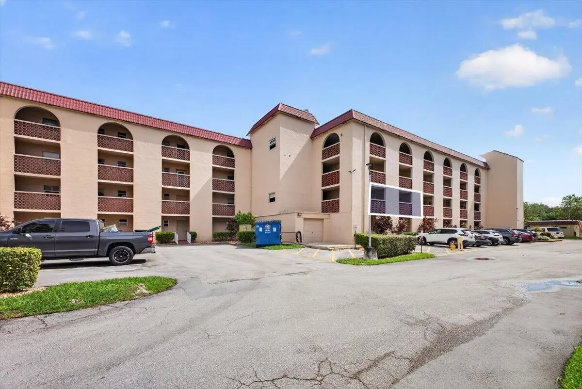 Front at 3251 HOLIDAY SPRINGS Boulevard 205, Margate