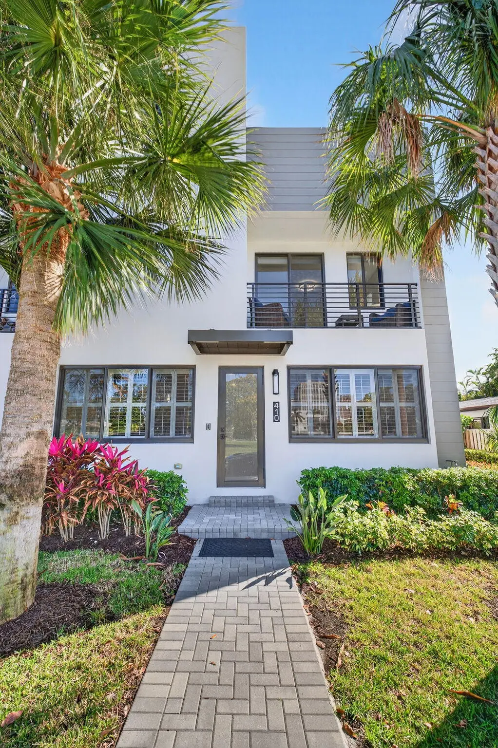 6-web-or-mls-699A8994 at 410 SE 12th Court, Fort Lauderdale
