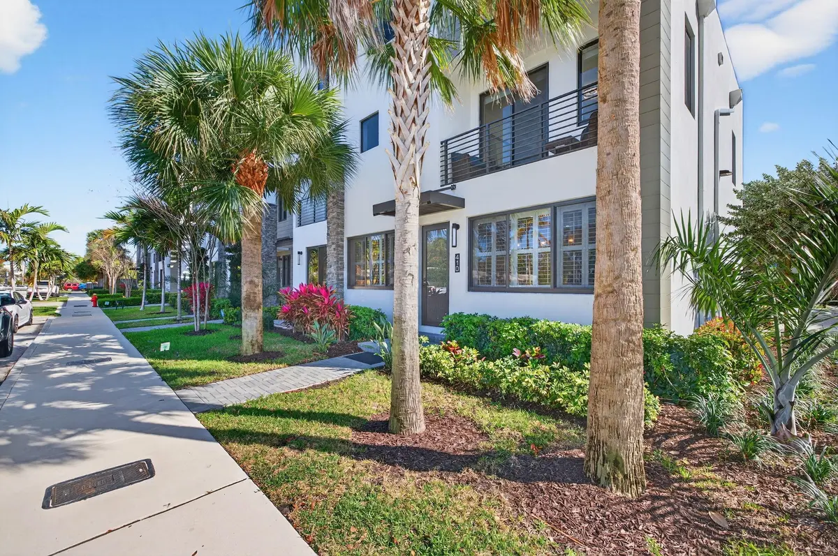 7-web-or-mls-699A9000 at 410 SE 12th Court, Fort Lauderdale