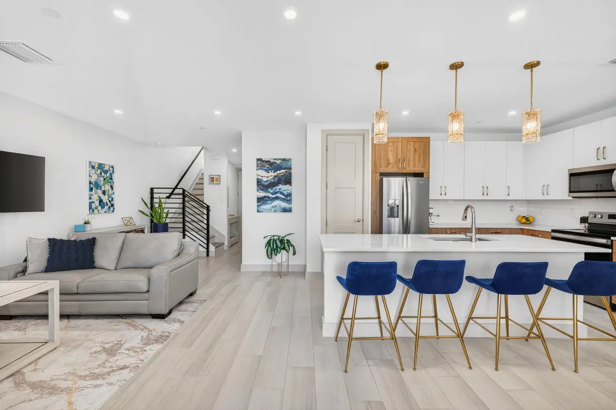 9-web-or-mls-699A8708 at 410 SE 12th Court, Fort Lauderdale