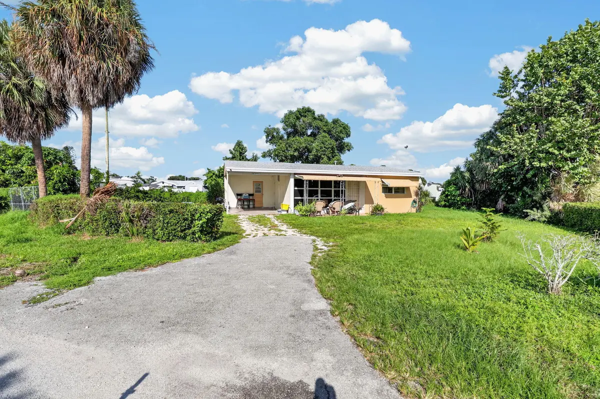 from street at 4351 Colt Lane, West Palm Beach