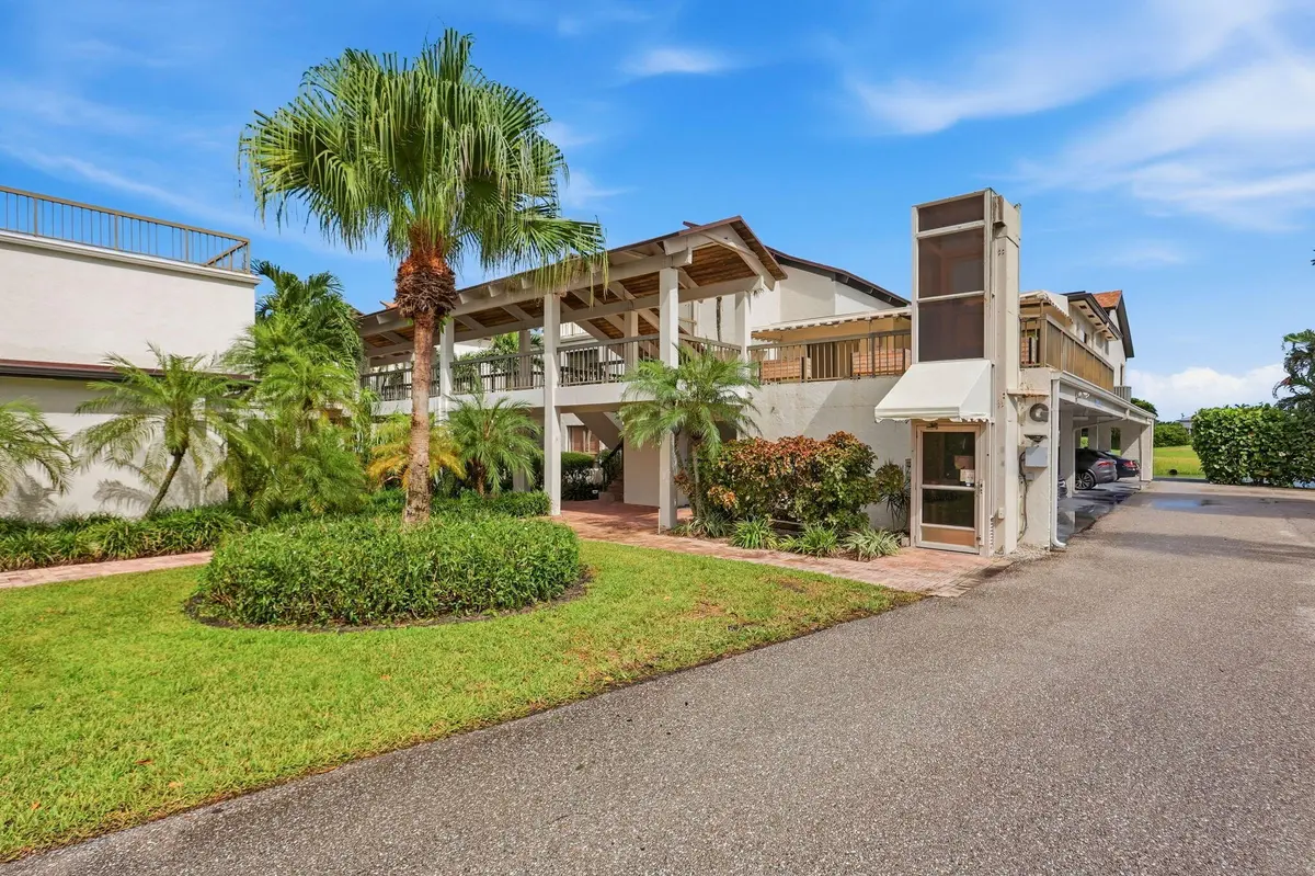 Front of Structure at 900 Greensward Lane 209-G, Delray Beach