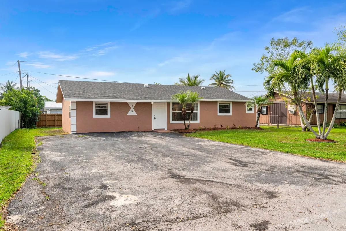 Front of Home at 816 NE 22ND Street, Belle Glade