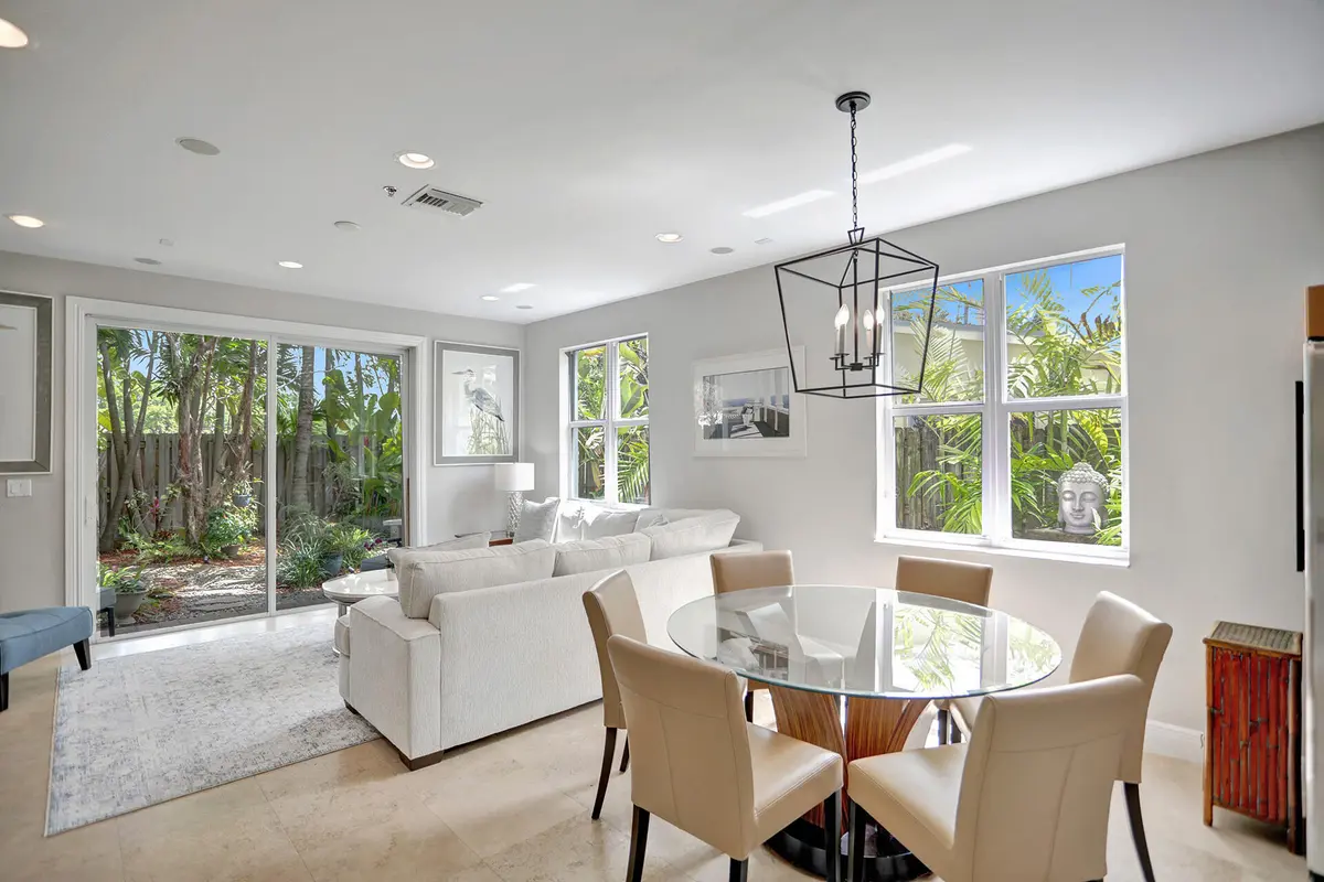 3W1A3651 at 728 NE 7th Avenue, Fort Lauderdale
