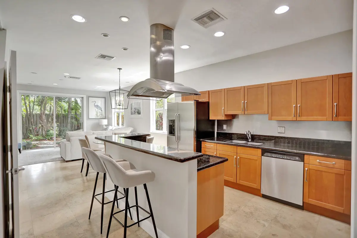 3W1A3636 at 728 NE 7th Avenue, Fort Lauderdale