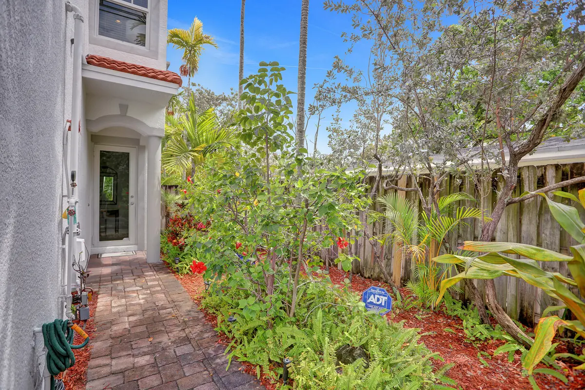 3W1A3618 at 728 NE 7th Avenue, Fort Lauderdale