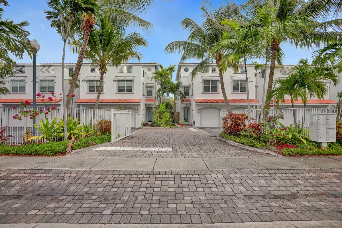 3W1A3555 at 728 NE 7th Avenue, Fort Lauderdale