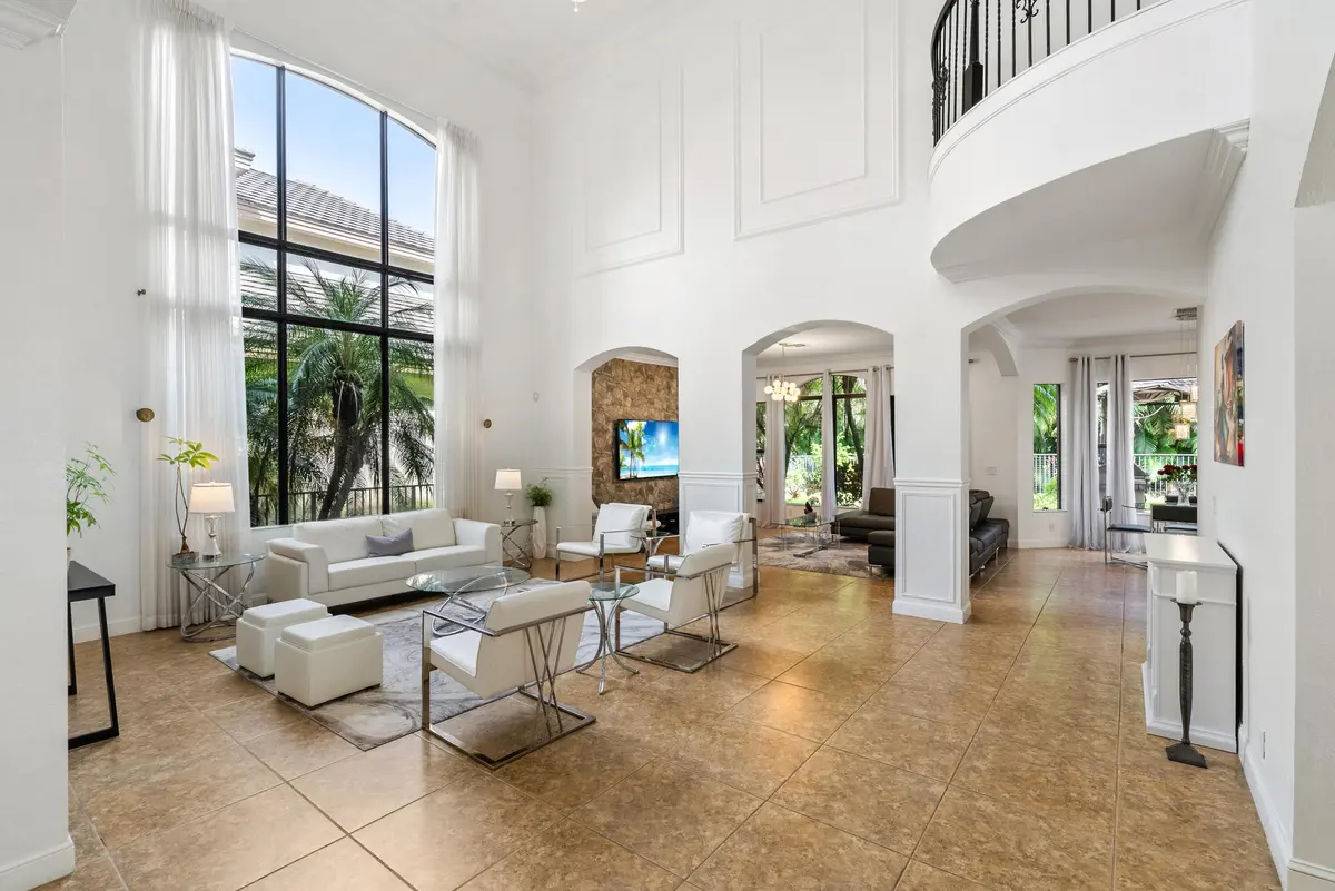 24 ft ceilings at 10325 Medicis Place, Wellington