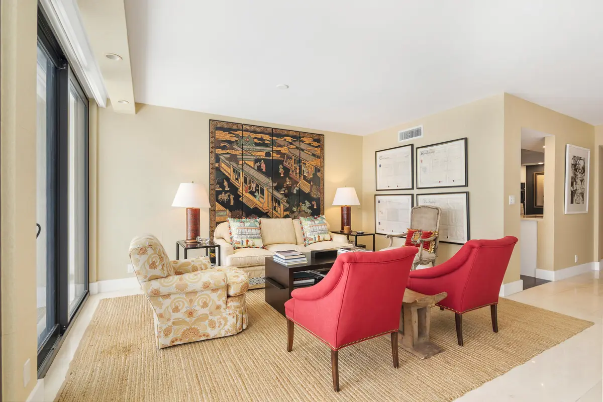 living at 2784 S OCEAN Boulevard 301E, Palm Beach