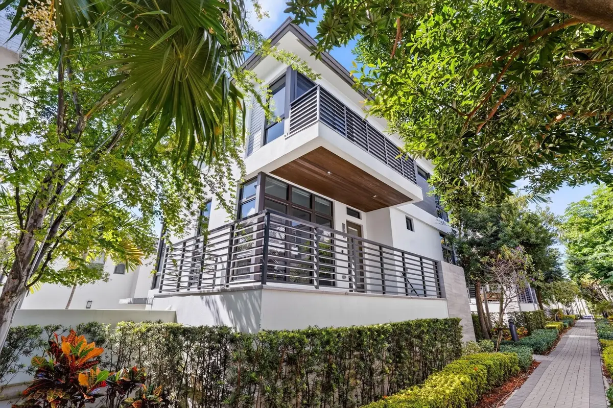 A at 8243 NW 48th Street, Doral