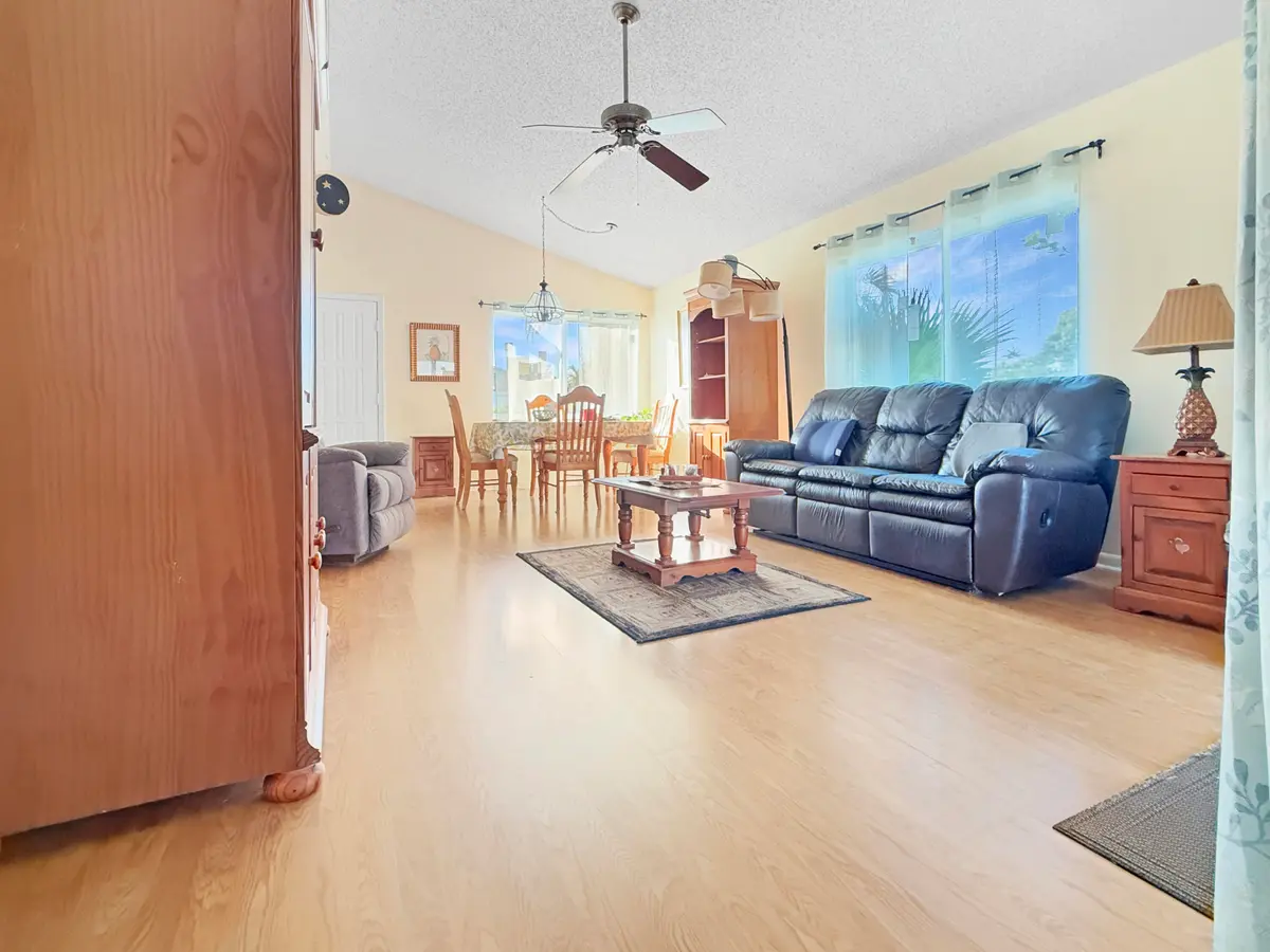 712736dd2eef4f7d9785c4a9161c017429054ecd at 180 RAINTREE Trail, Jupiter