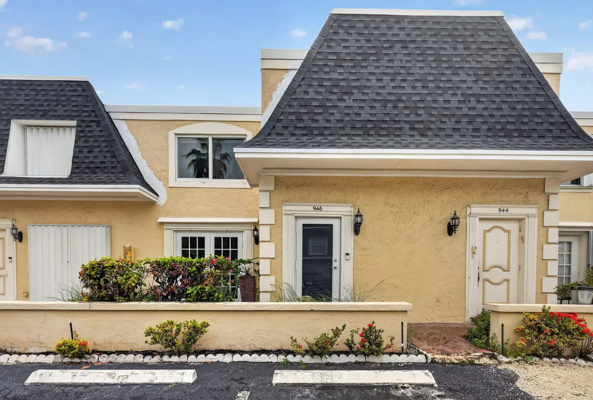 1-web-or-mls-8H3A5308 at 946 NE 24TH Avenue 186, Hallandale Beach